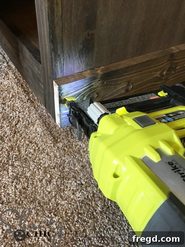 Attaching final side trim piece to connected lockers