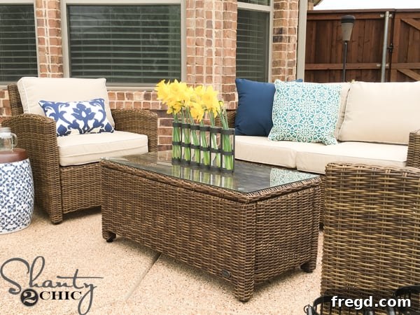 Outdoor Patio Decor with Throw Pillows
