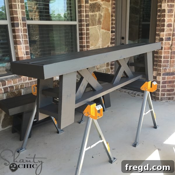 Painting DIY Outdoor Table with Urbane Bronze