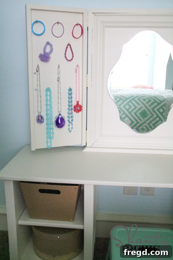 DIY children's jewelry case with hooks