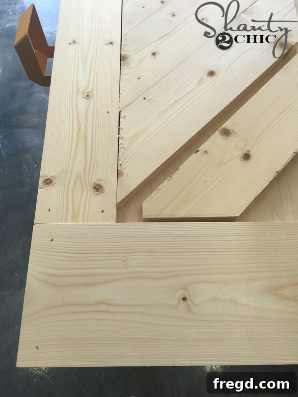 Rustic Glide Media Hub 34 marking-and-cutting-bottom-corner-slat