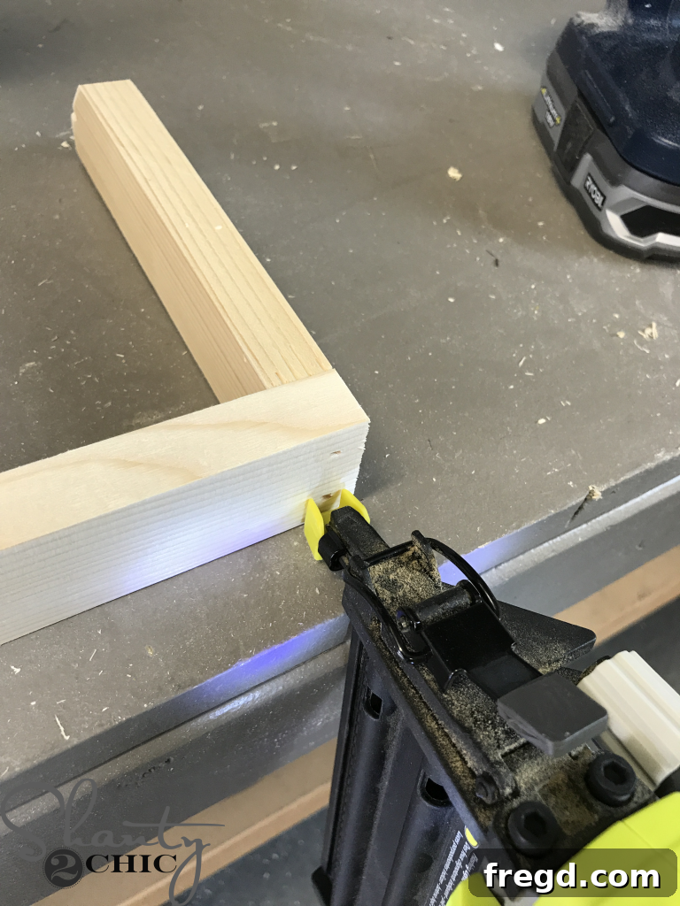 Positioning the middle slat for modular functionality