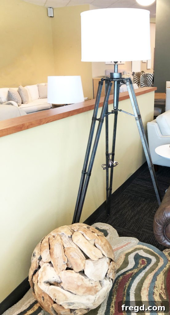 Modern table lamp from CORT for stylish illumination
