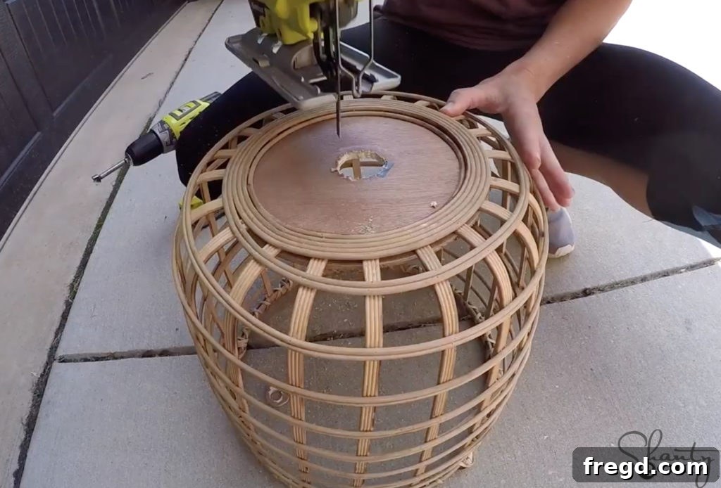 Cutting the circle with a jigsaw