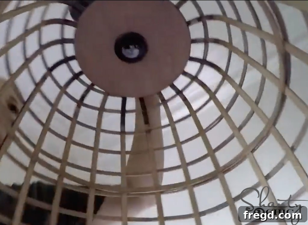 Attaching the basket to the light socket