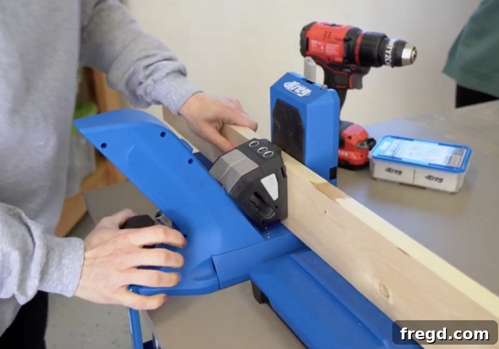 Close-up of the Kreg Jig 720PRO Automaxx clamp mechanism, showing its automatic adjustment capabilities for various material thicknesses.