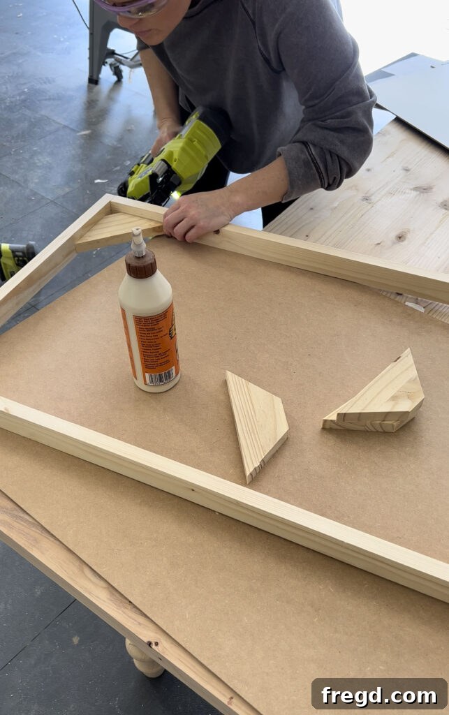 Close-up of the frame corners with triangular support pieces