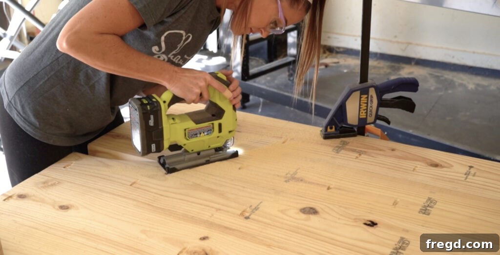 Cutting the arcs with a jigsaw