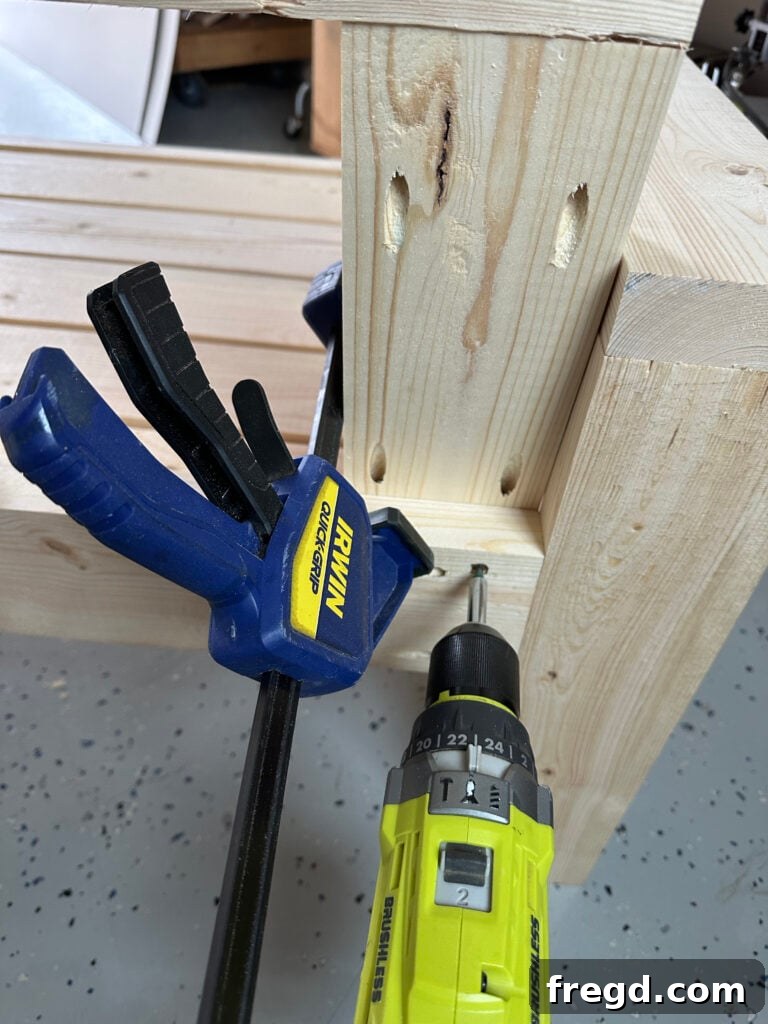 Securing the backrest with clamps and screws for a stable connection