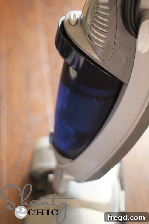 Oreck VersaVac Debris Cup: Simple and Hygienic Emptying System